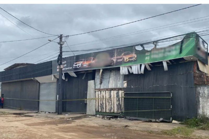 Oficina especializada em carros de luxo pega fogo e seguros podem diminuir prejuízos financeiros