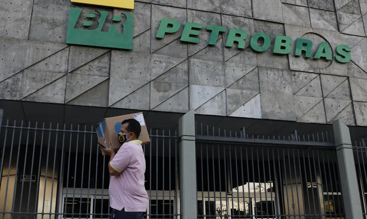 Governo aguarda informações da Petrobras para definir dividendos