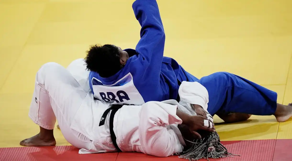 Beatriz Souza Arrasa e Garante Medalha no Judô!