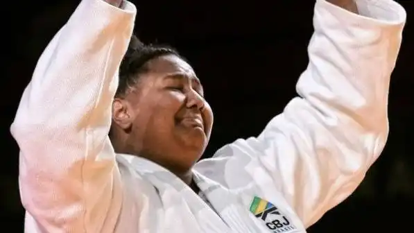 Beatriz Souza Arrasa no Judô: Vitória Relâmpago e Medalha em Vista