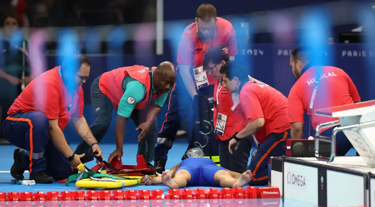 Nadadora Eslovaca Desmaia em Paris 2024: Emergência Médica