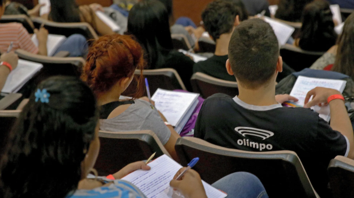 Saiu, galera! Gabarito oficial do Enem 2024: veja as respostas da prova cinza do 2º dia