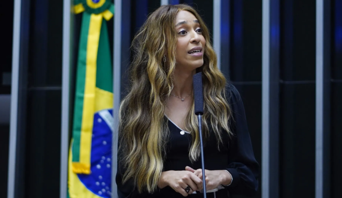 Bye-bye, Escala 6×1! Deputada Consegue Assinaturas pra Avançar PEC!